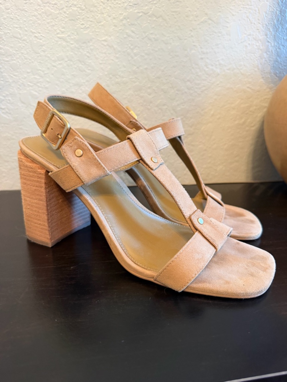 Women’s Suede T-Strap Block Heel Sandals in Tan